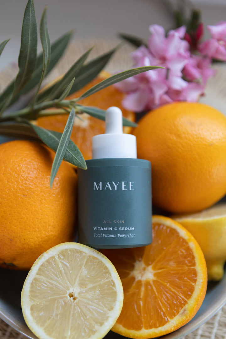 Hyaluronzuur, niacinamide en vitamine C: het ultieme trio voor een stralende zomerhuid